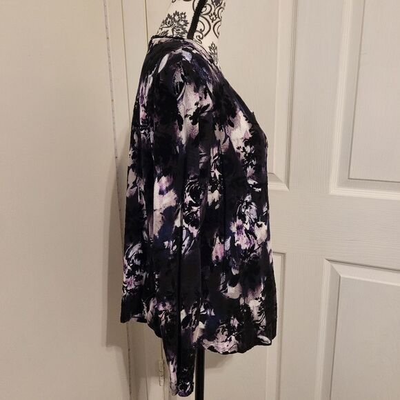 Simply Vera Wang velvet floral top - Picture 2 of 6